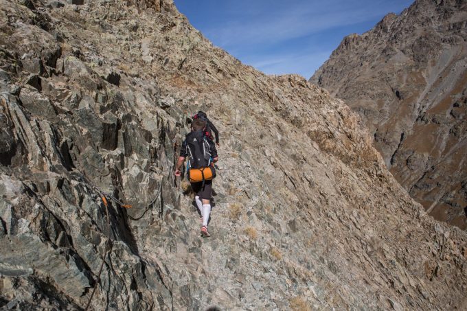 accès dans les cailloux avant le refuge