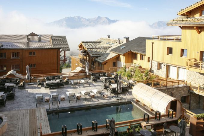 Ferme d’Hubert – terrasse été – hôtel Grandes Rousses – Alpe d’Huez (3).jpg