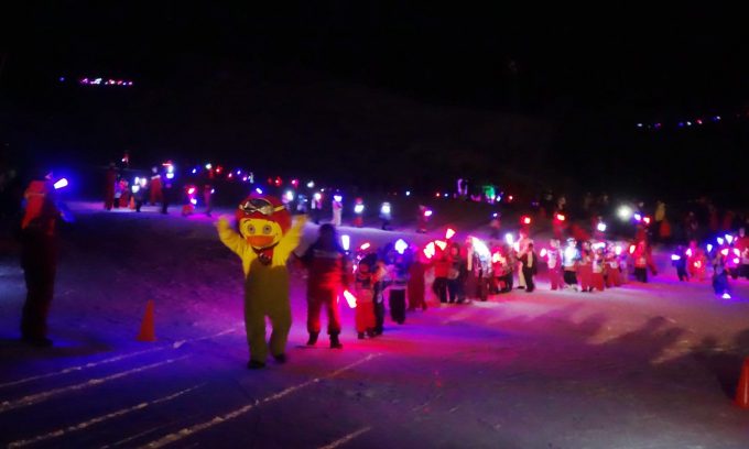 Descentes aux flambeaux des enfants